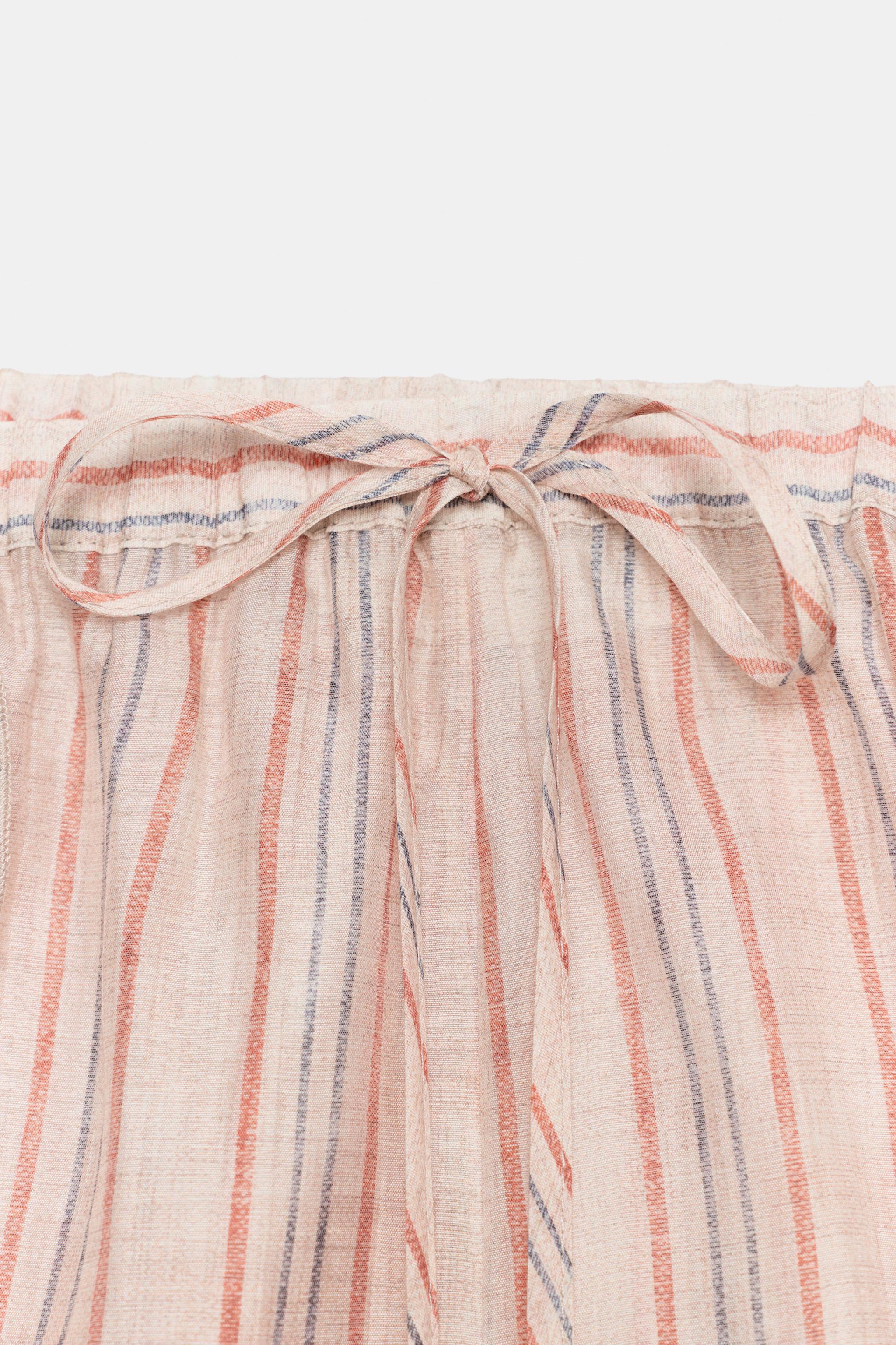 RUFFLED STRIPED SHORTS